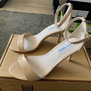 Steve Madden nude patent ankle strap sandals 10W
